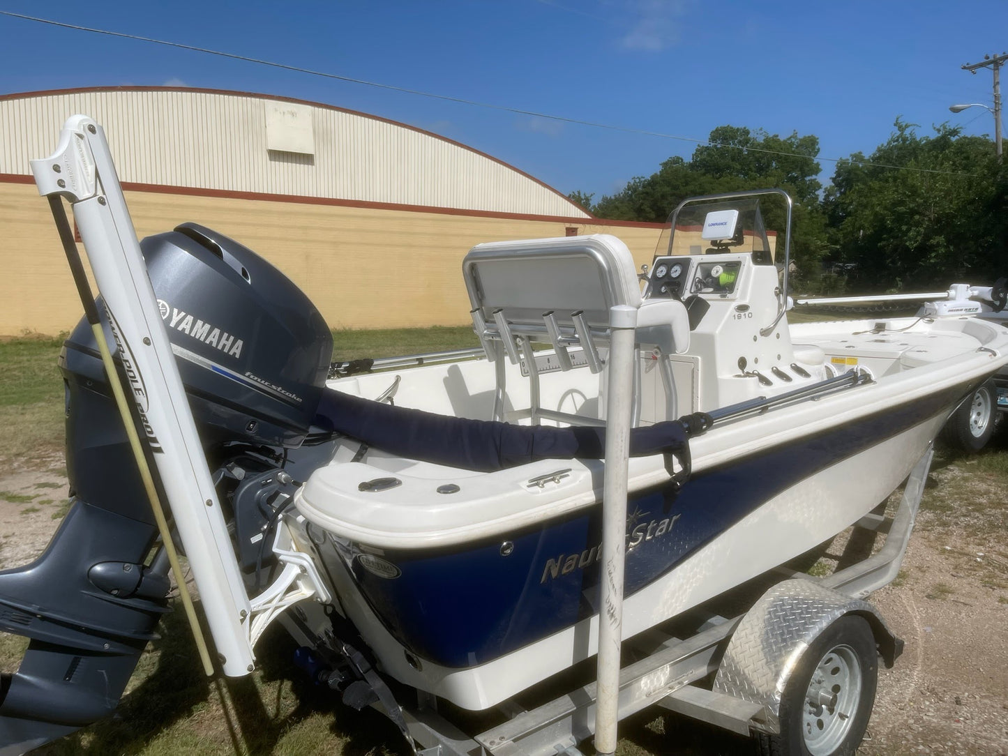 Leaning Post for Center Console Boat
