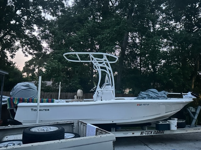 tidewater 22' white boat t top center console