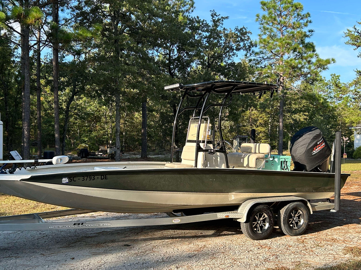 xpress 22' center console boat black t top